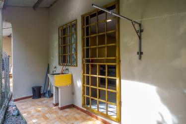 Covered patio laundry area with sink Residencial David apartment Chiriquí