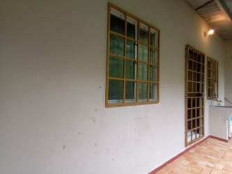 Outdoor tiled covered patio with security windows at Residencial David Chiriquí apartment