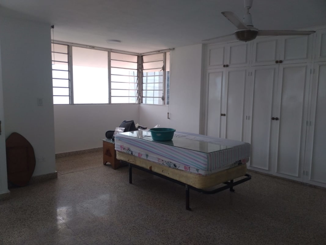 Spacious bedroom with AC, built-in closet, windows PH Florida apartment Obarrio Panama