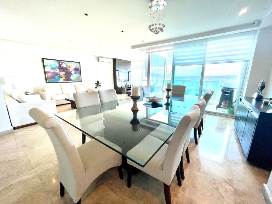 Spacious TV/family room area with natural light in PH Mirador Costa del Este Panama