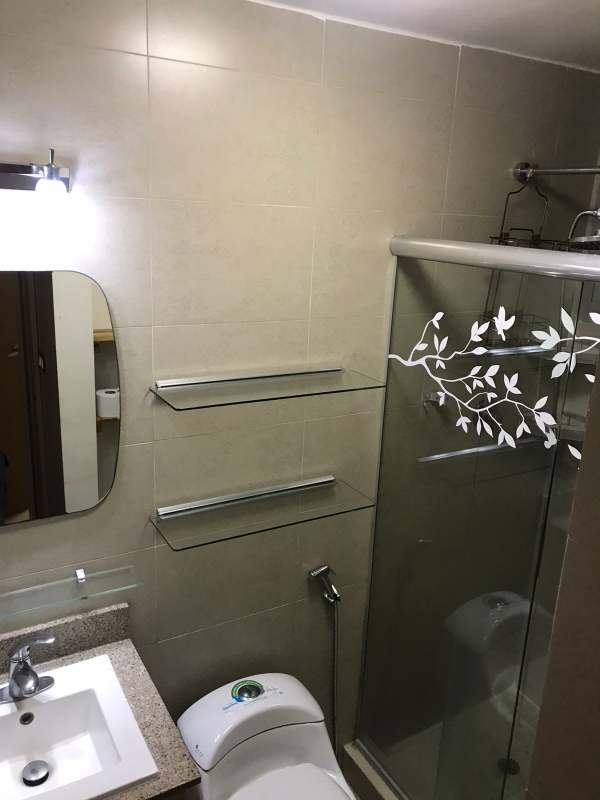 Bathroom with glass enclosed shower, granite counter in PH Rokas Condado del Rey