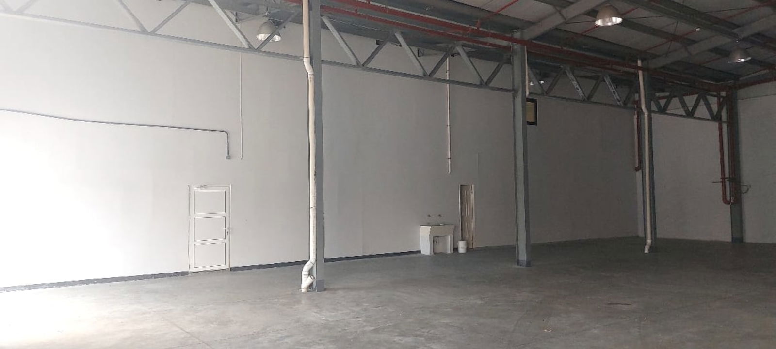 Spacious empty warehouse with high ceilings and concrete flooring Via Cincuentenario Panama City