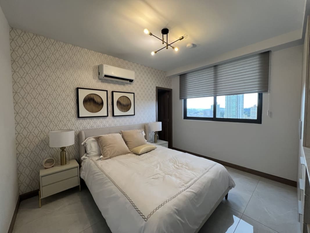 Luxury infinity swimming pool with city views PH Prestige Panama City