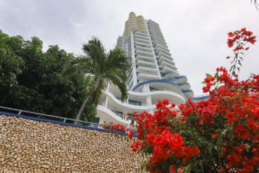 High Floor Corner 2BR Beachfront Condo Coronado Bay