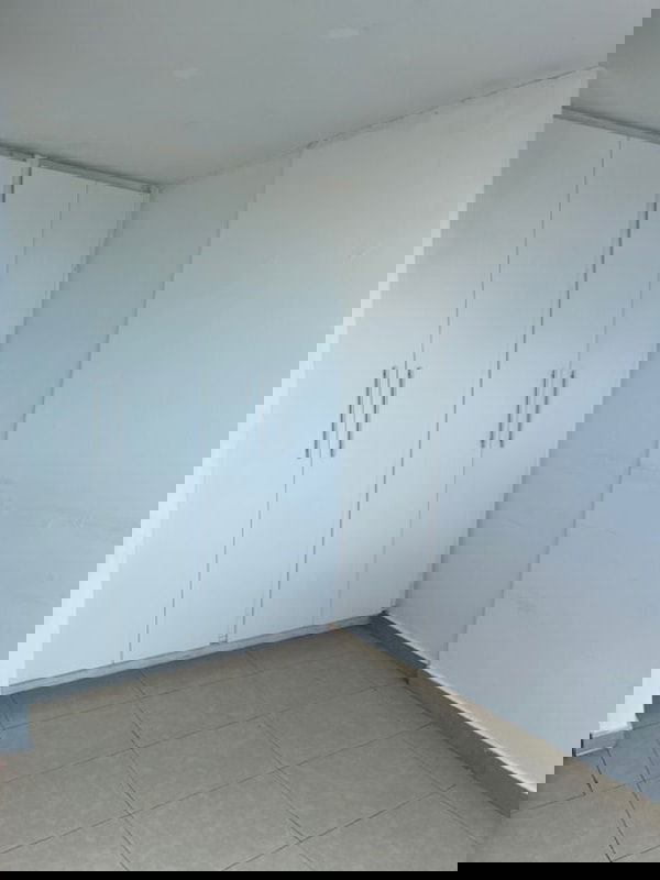 Minimalist bedroom with built-in closet tile floor PH Altavista Tower Panama