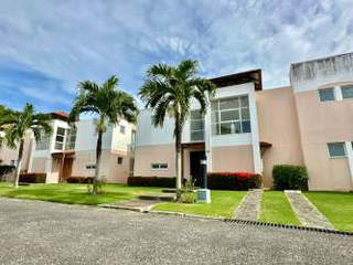 Beach House for Sale in Antón - 4 bedrooms