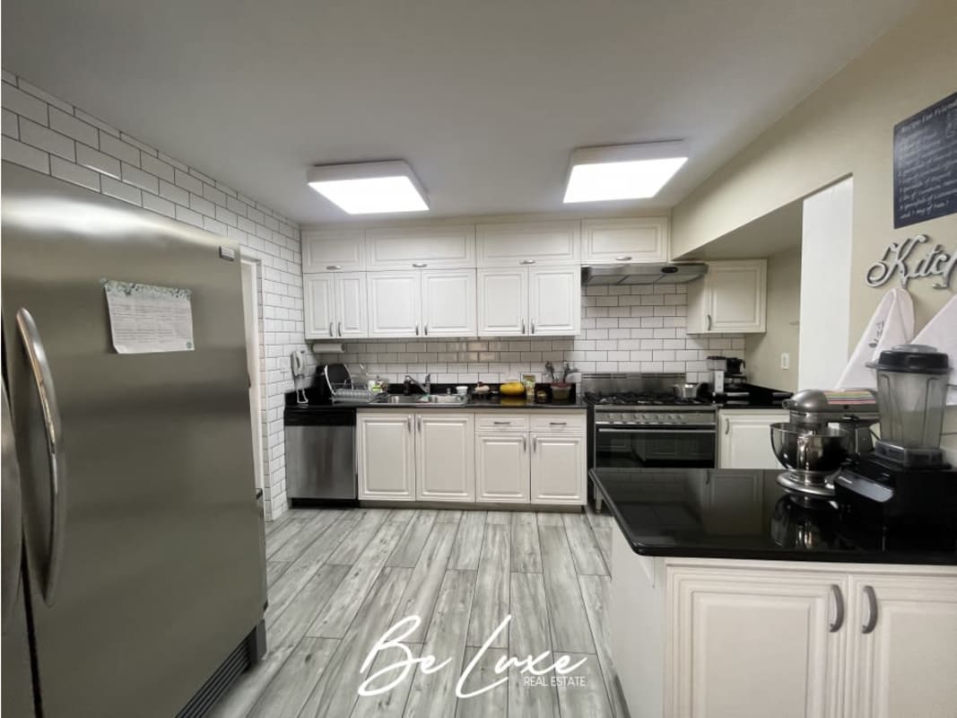 Bright kitchen with breakfast bar, modern finishes, stainless appliances in Punta Pacífica Panama