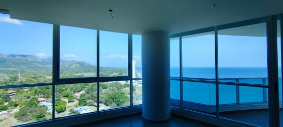 Floor-to-ceiling corner windows with ocean and mountain view in PH Malibu Gorgona Panama