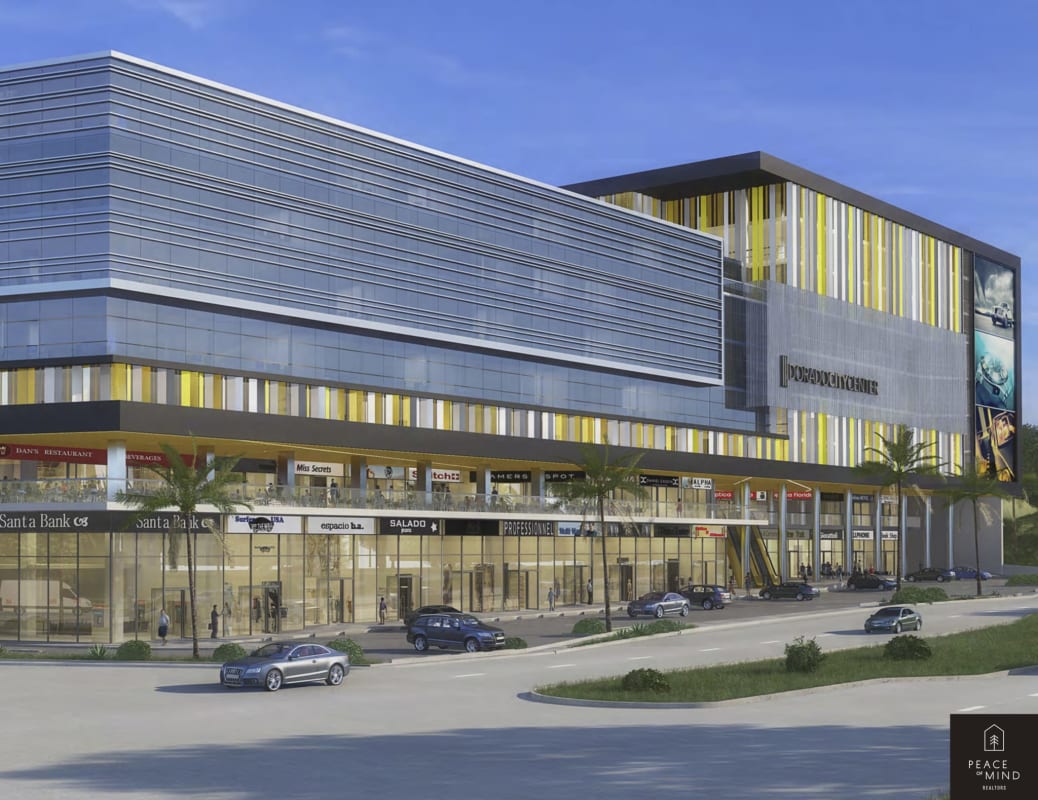 Facade of Dorado City Center with glass walls, vertical accents and pedestrian access in Panama City.