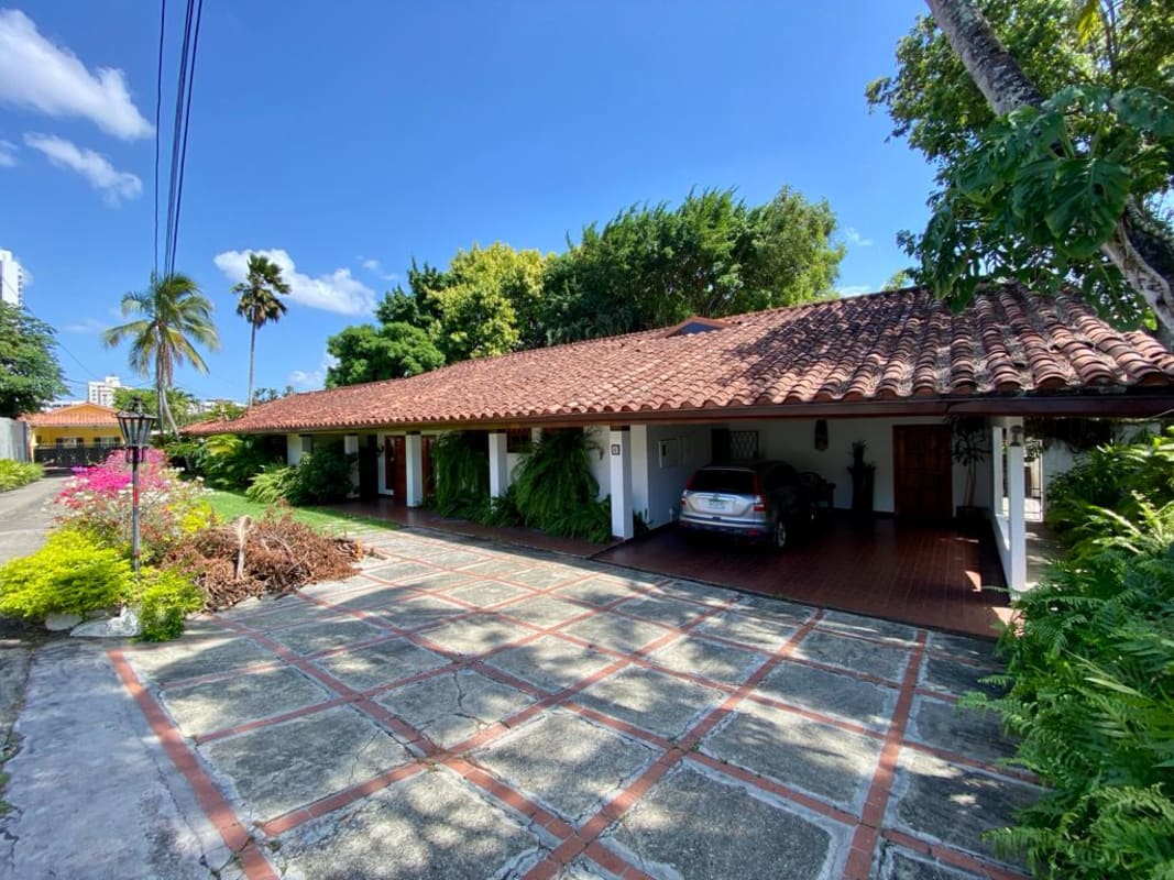Elegant one-story Spanish colonial home with garden and driveway in Altos del Golf