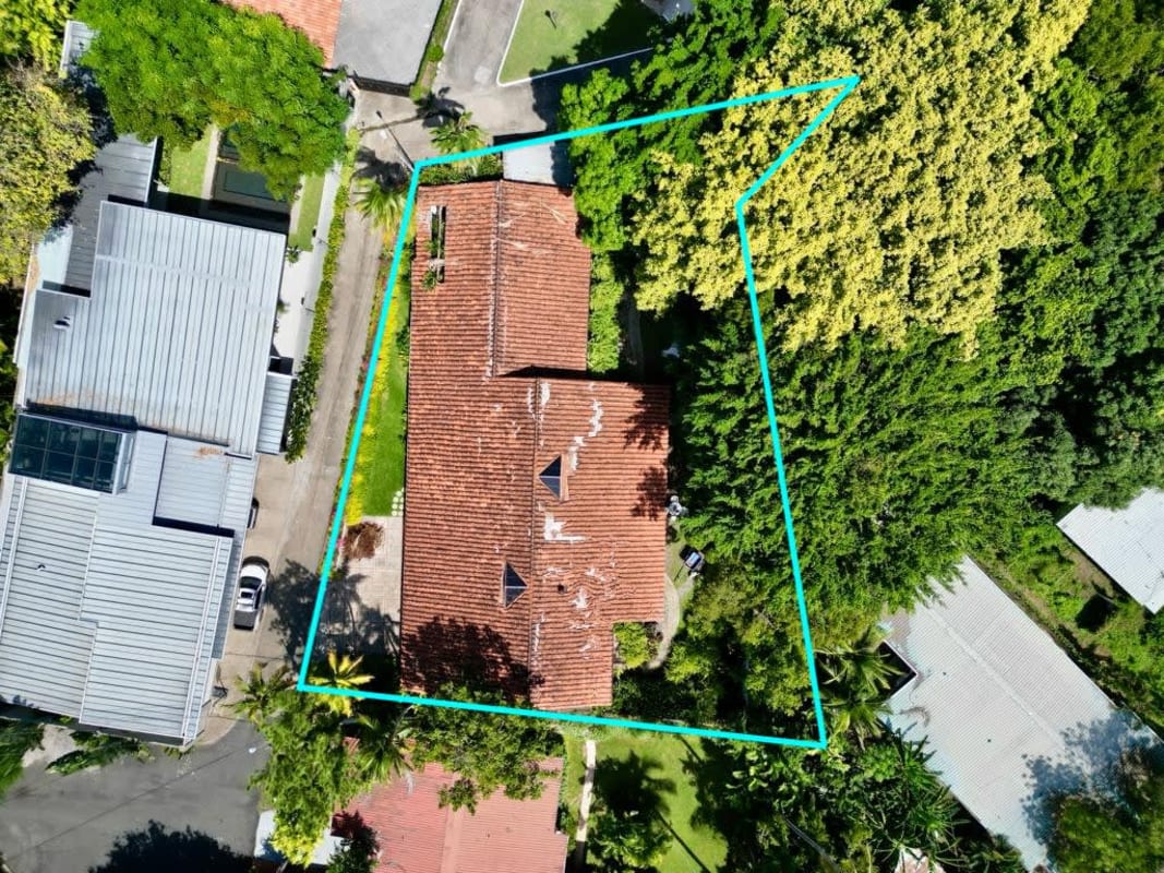 Large private lot with mature trees and tile roof Altos del Golf Panama