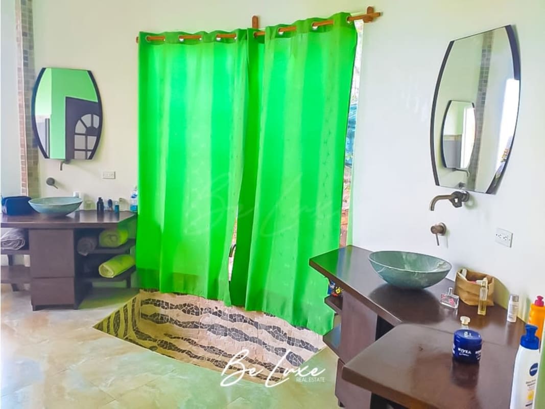 Covered patio terrace with dining area facing the Pacific Ocean Saboga Panama property