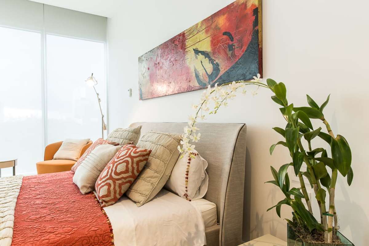 Modern ensuite bathroom with marble tiles, walk-in shower and double vanity at PH Aria Panama