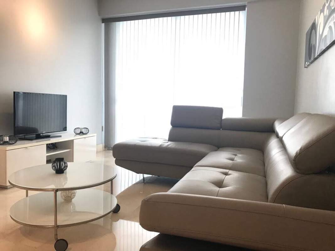 Luxury bedroom with panoramic ocean views in PH Arts & Yoo Avenida Balboa Panama