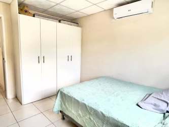 Small cozy bedroom with blue bedding and window blinds Villa Dorada Arraiján