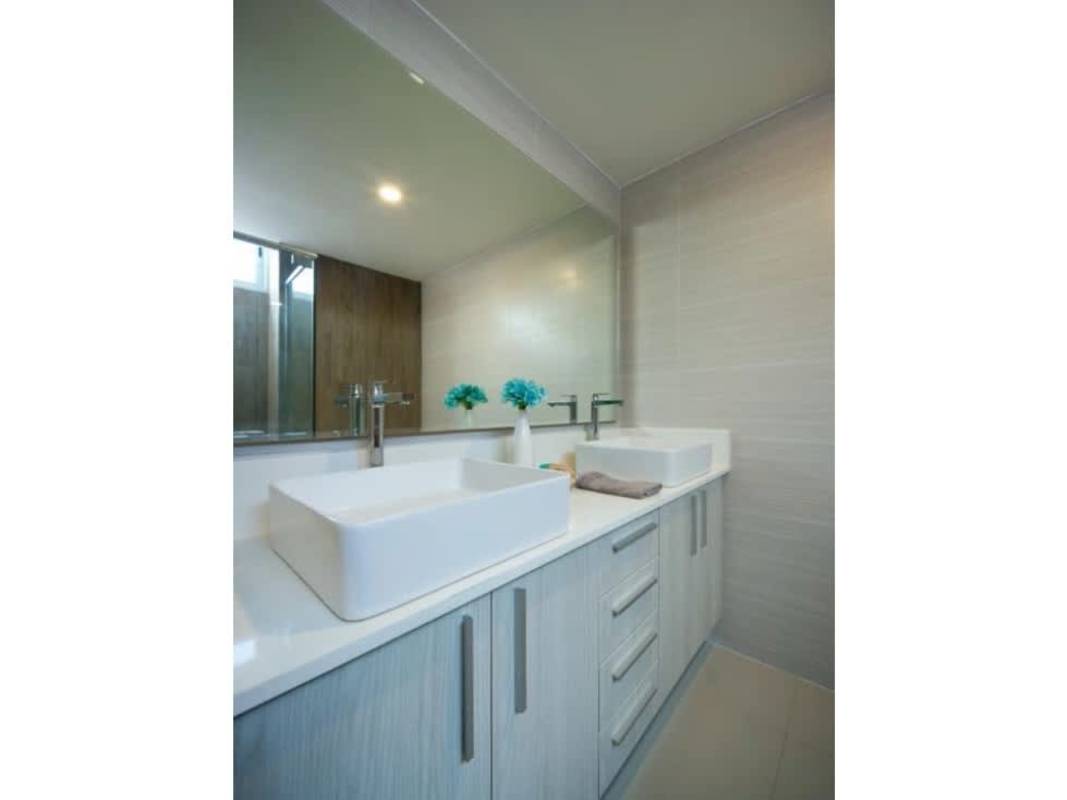 Bathroom with glass shower enclosure and wood cabinetry in PH El Cangrejo Bella Vista