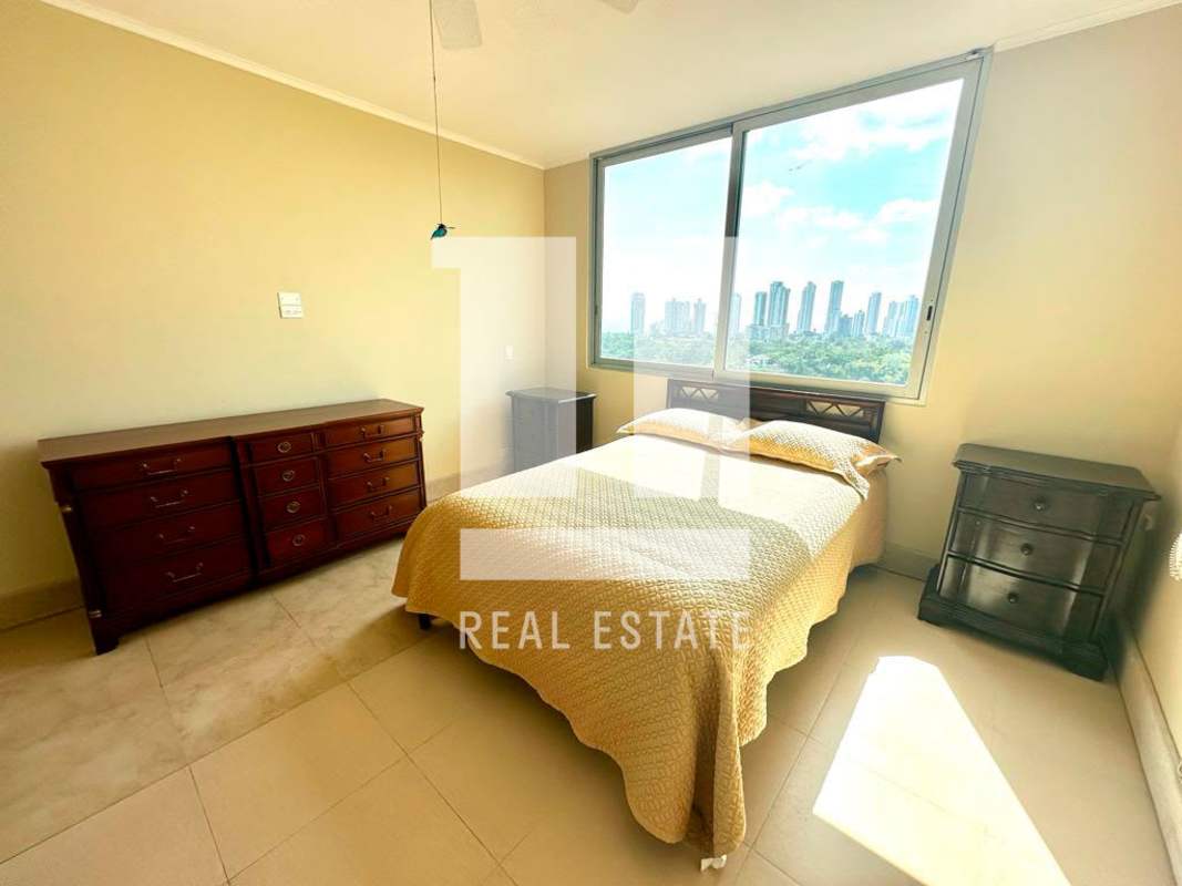 Modern master bathroom with marble finishes, large mirrors, double sink, and bathtub in PH Park One Panama