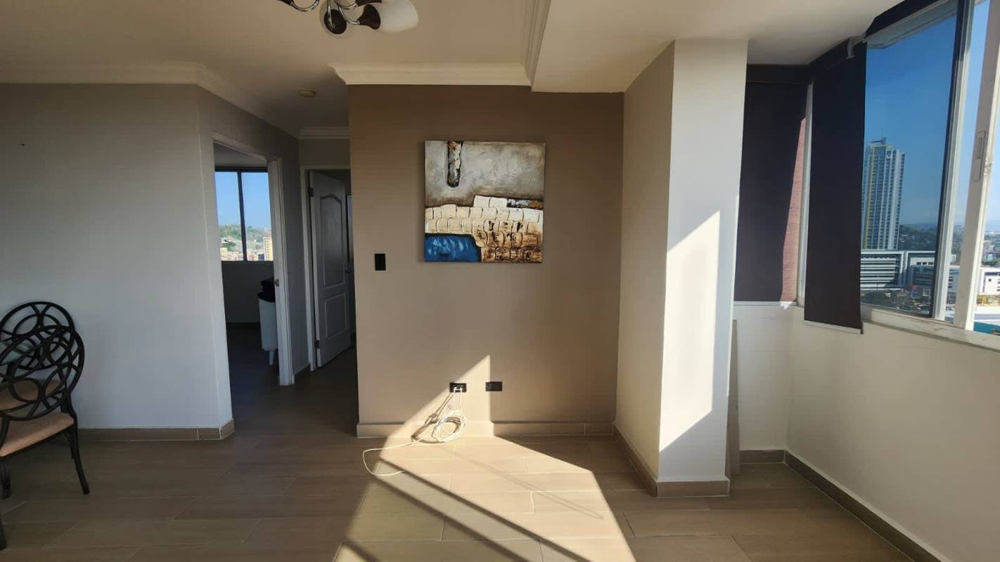 Bedroom with closet ceramic floor city view PH Colonial Tower Betania Panama