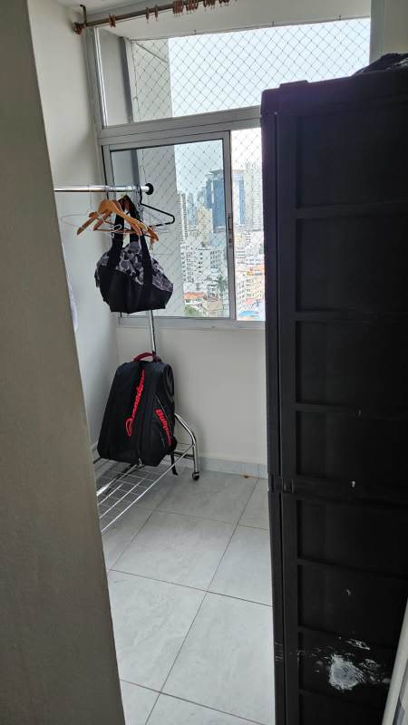 Infinity rooftop pool with lounge area PH Luxor Towers El Cangrejo Panama