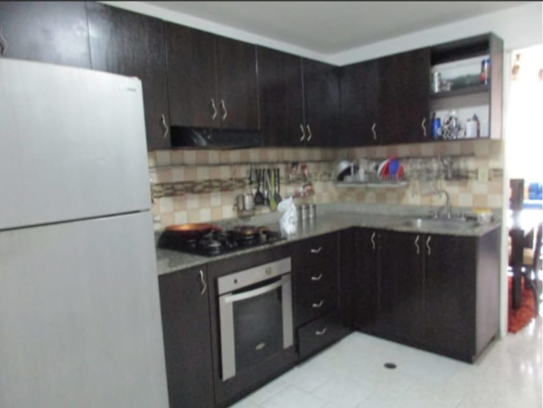 Laundry room with utility sink, wall hanger, and ventilation window in PH Park Place Parque Lefevre Panama