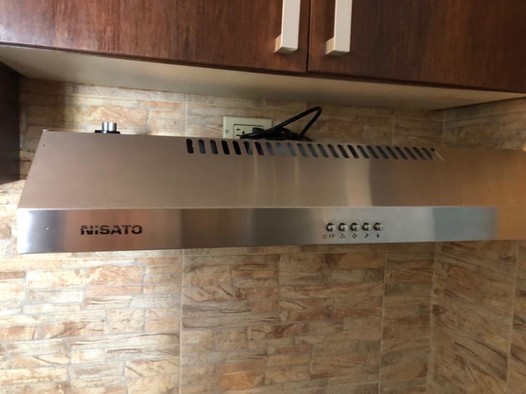 Bedroom with large built-in wardrobe and window in PH Terrazas del Rey Condado del Rey Panama