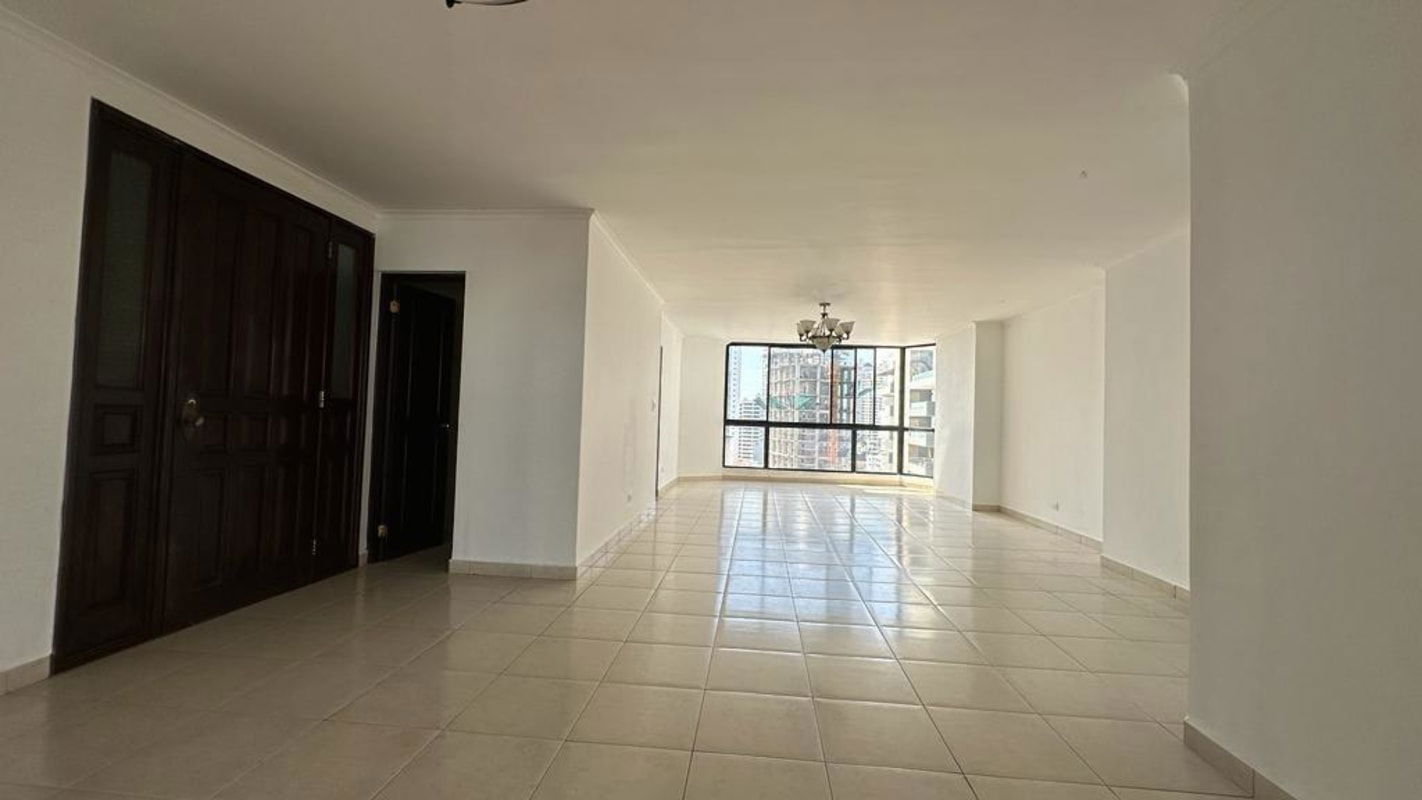 Rooftop infinity pool in PH Coco Palace with city and ocean views Panama City