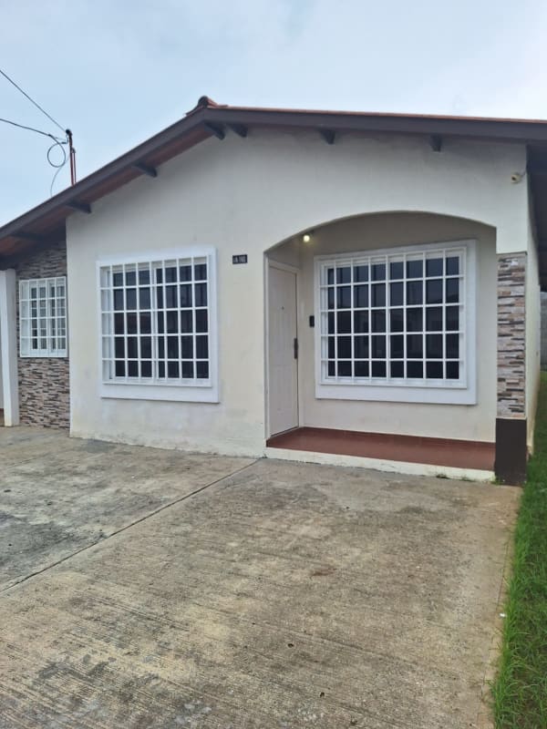 Modern living room with ceiling fan and accent wall Hacienda Santa Fe Tocumen Panama