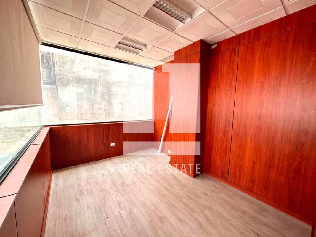 Office panoramic windows with skyline and Avenida Balboa view in Panama City Balboa Plaza