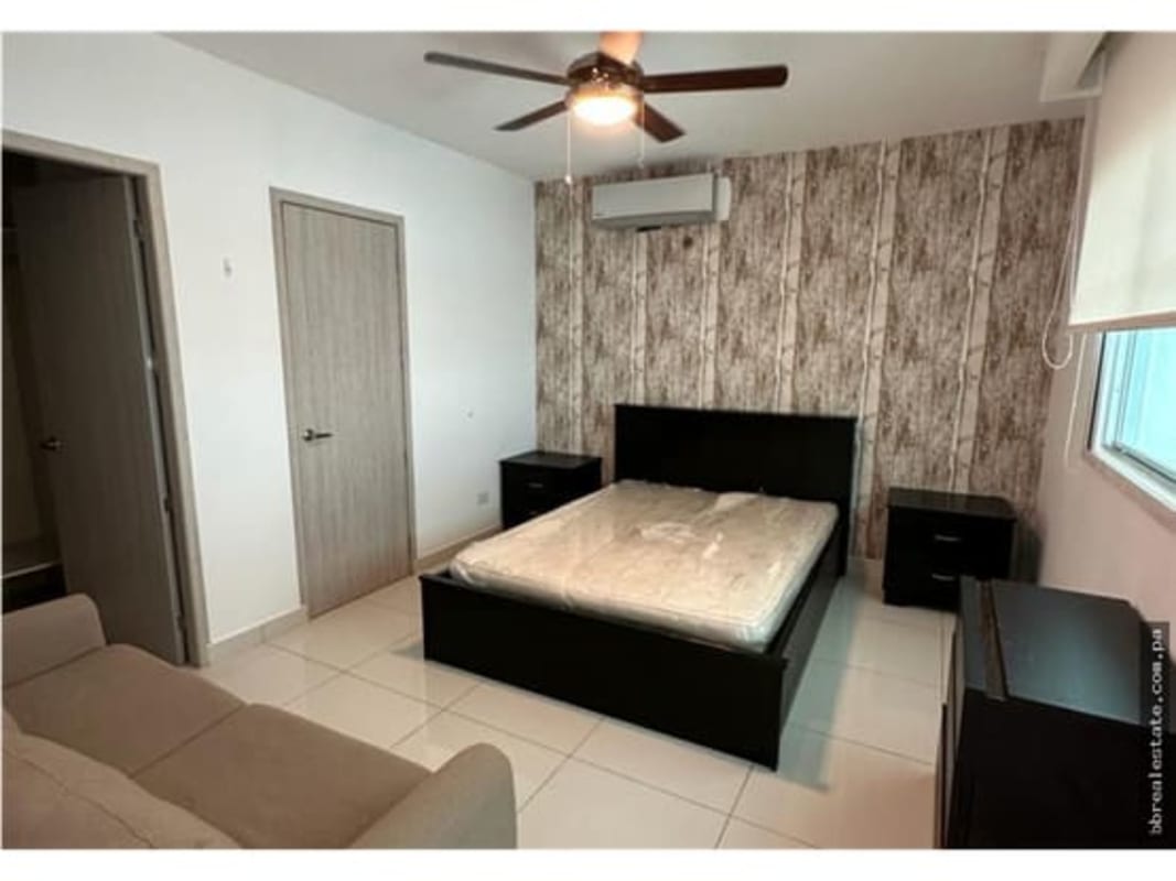 Bedroom with accent wall AC fan PH Park Loft San Francisco Panama