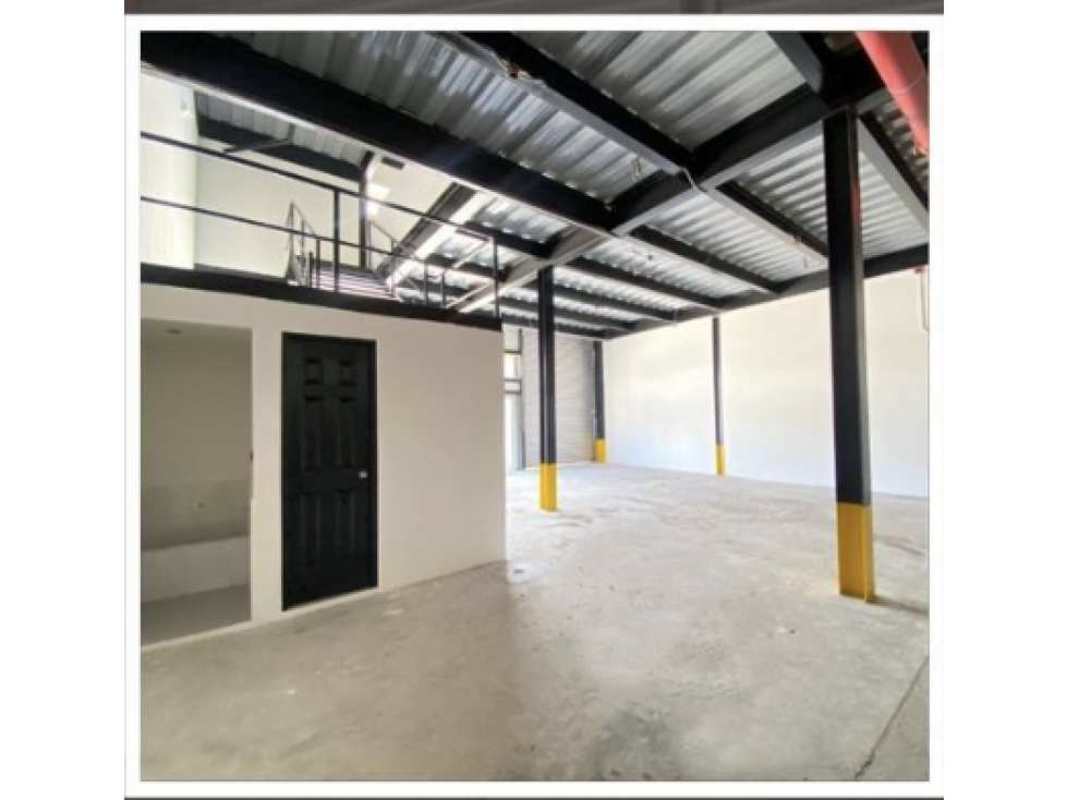 Spacious warehouse interior with 9.5m ceilings, mezzanine office space in Ciudad Radial Juan Diaz Panama