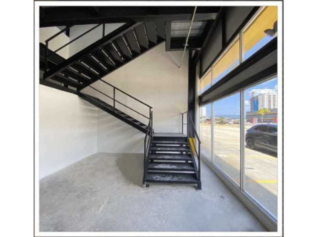 Empty modern warehouse interior with 9.5m height and open space in Ciudad Radial Juan Diaz Panama for sale or rent