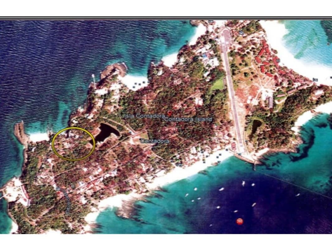 Sea and land aerial photograph of Isla Contadora with clear turquoise waters and sandy coastline