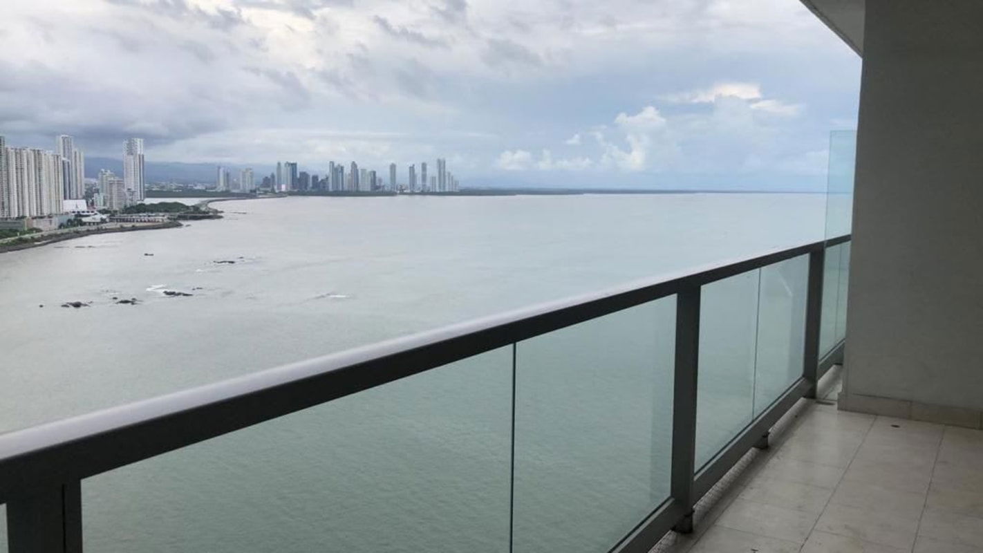 Modern balcony featuring panoramic views of ocean and skyline in PH TOC Punta Pacífica Panama City