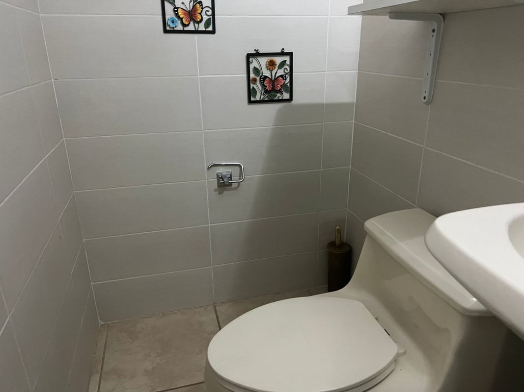 Bedroom with window AC tile floor white walls PH Alpes Panama