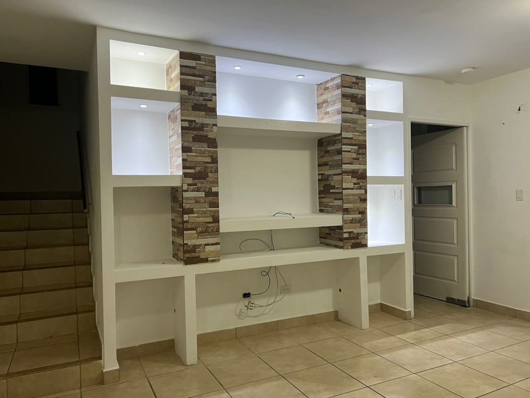 Master bedroom walk-in closet AC tiled PH Alpes Brisas del Golf Panama