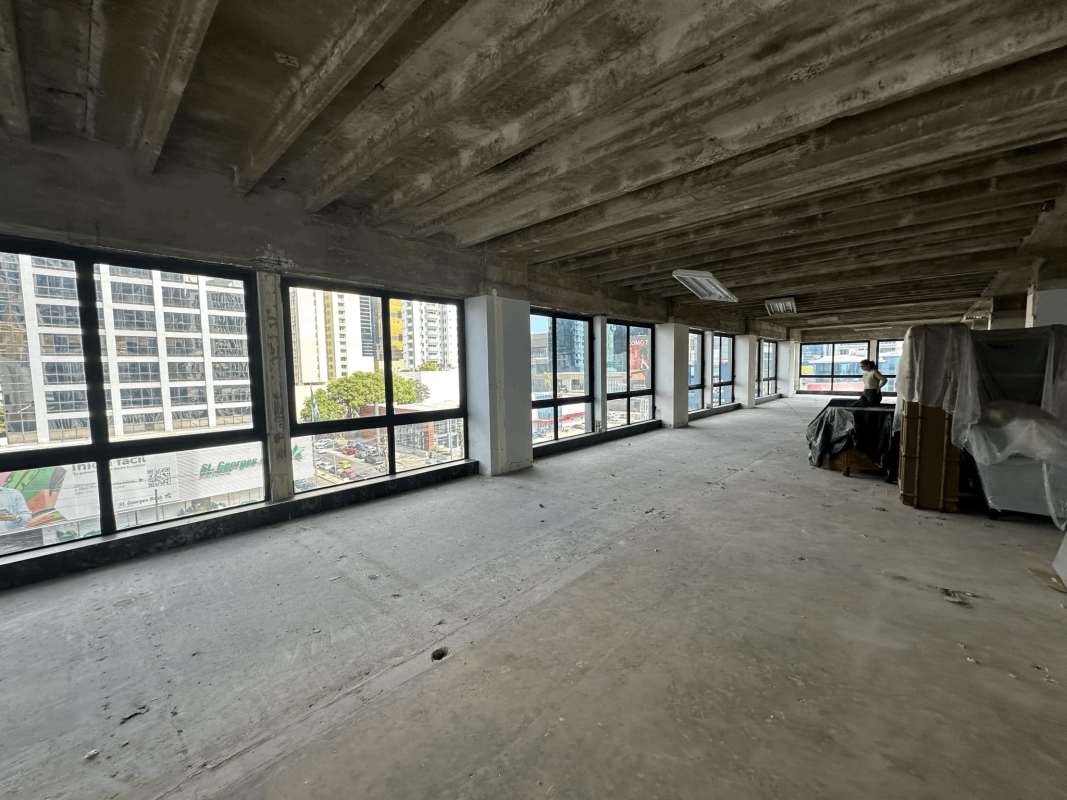 Industrial office space with large panoramic windows cityscape in Plaza 2000 Obarrio Panama