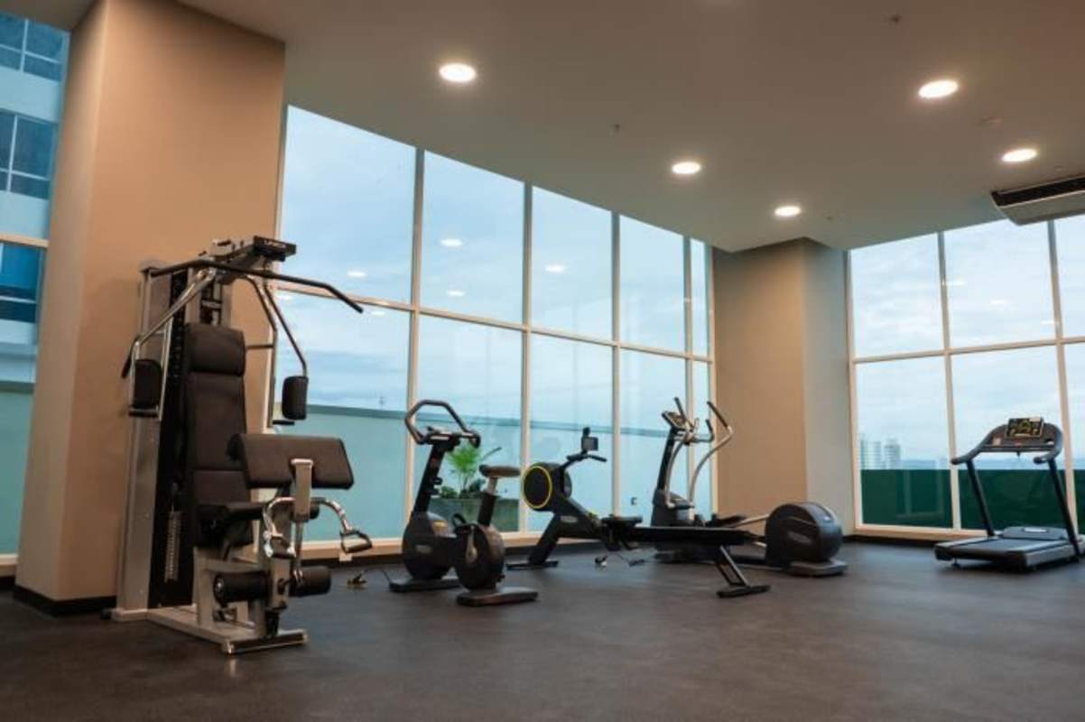 Fully equipped gym high-rise condo Costa del Mar Costa del Este Panama