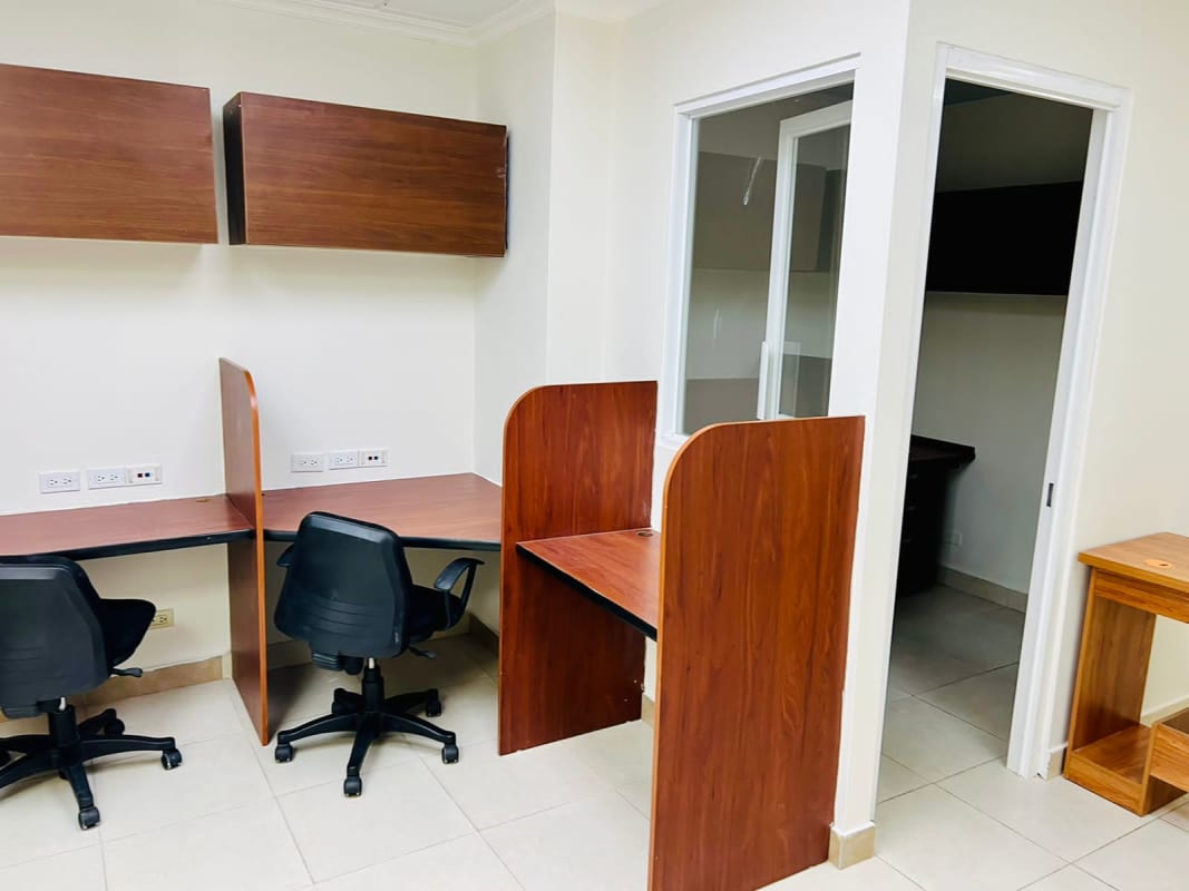 Cubicle workspace with black swivel chairs PH Omega commercial rental Obarrio Panama