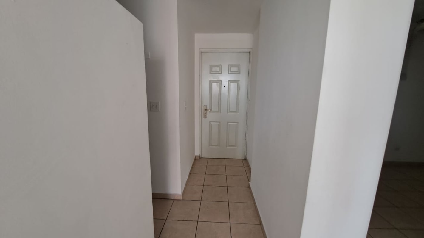 Living and dining room with large windows, ceramic tile, bright space in PH Altos de la Colina 12 de Octubre Panama