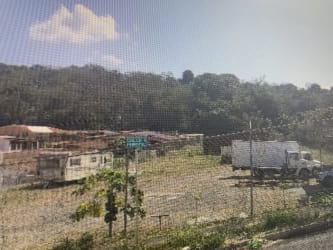Vacant land corner lot fenced with vegetation along commercial zone in Arraiján Panama