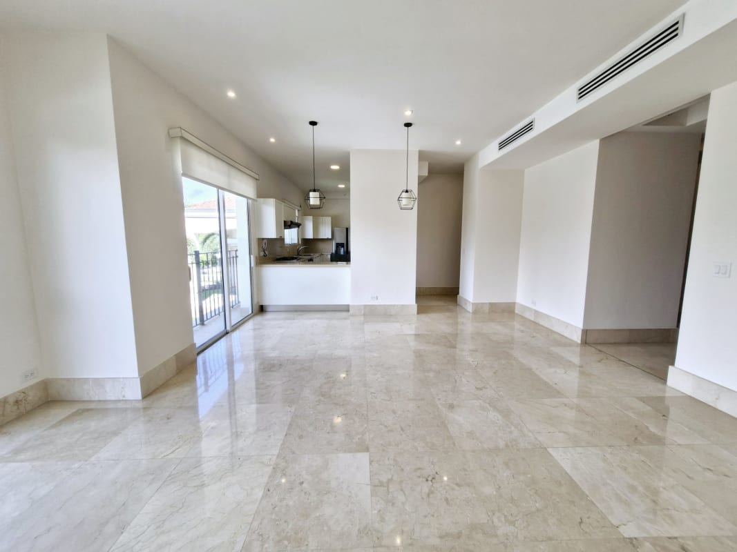 Luxurious lobby entrance with reception desk at The Reserve Santa María