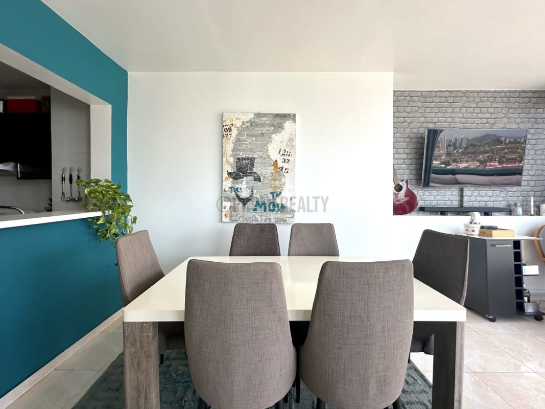 Bedroom with large window, ceramic floors, built-in closet in Edison Park Tower Panama