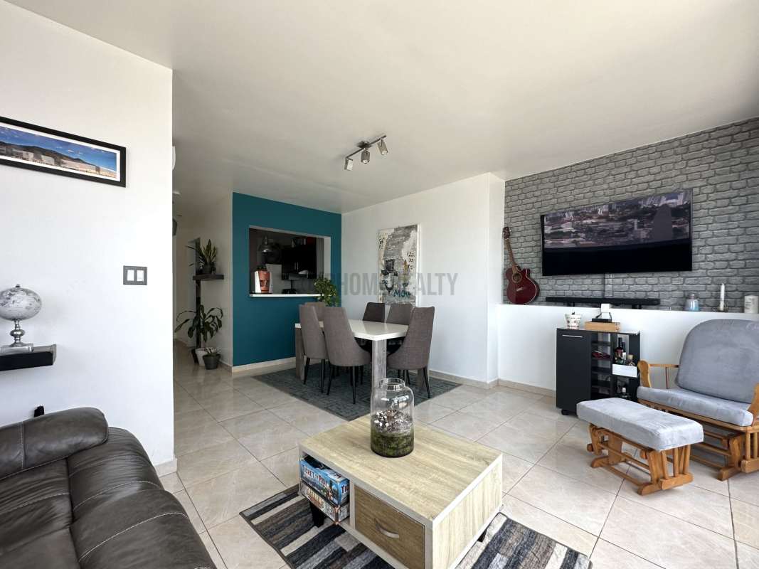 Spacious terrace with panoramic city skyline view in PH Edison Park Tower Panama