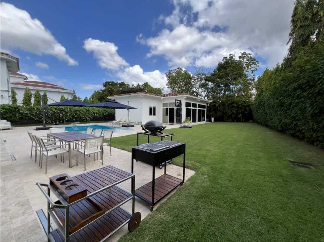 Spacious living room with high ceilings in Fairways Estates Santa María Panama for sale