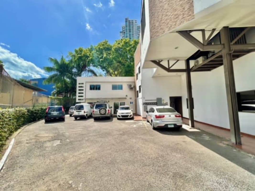 Empty commercial space with tall glass windows tiled floor PH Plaza Nicoya San Francisco Panama for sale