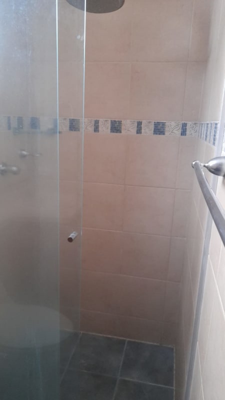 Contemporary tiled bathroom with shower in PH Pacific Wind apartment Punta Pacifica Panama