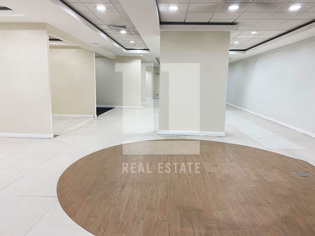 Bright empty office space with neutral tile floors and drop ceiling PH Beta 120 Vía España Panama