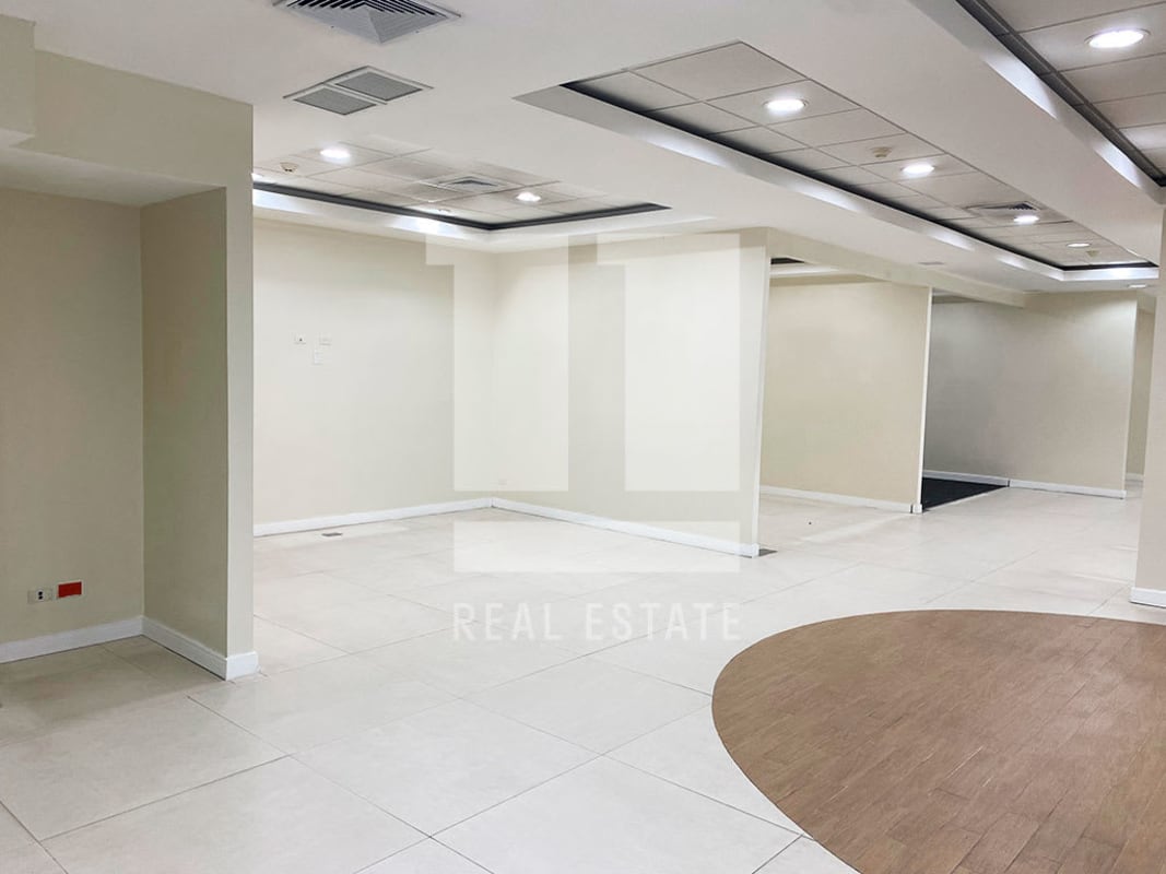 Large open commercial space with ceramic tile flooring inside PH Beta 120 Vía España Panama City