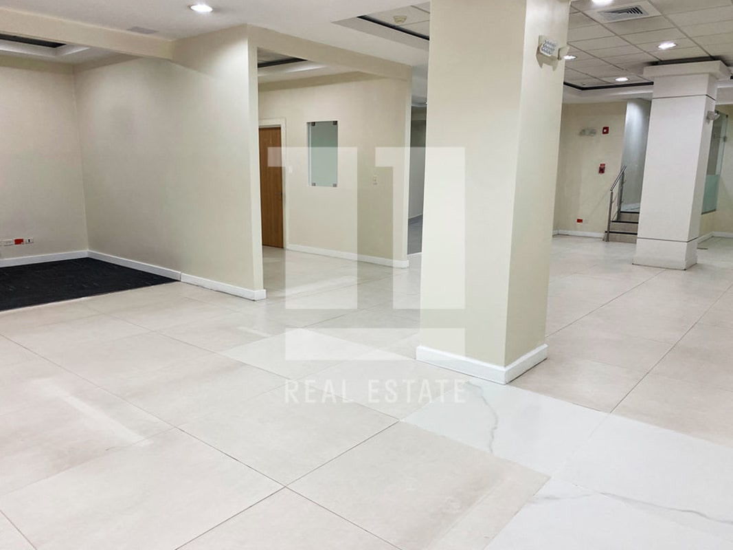 Flexible open commercial space with tiled floors inside PH Beta 120 on Vía España Panama City