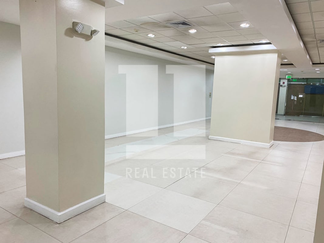 Modern lobby interior with recessed lighting and neutral decor in PH Beta 120 Vía España Panama City